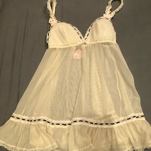 Victoria’s Secrets 🤍💗 baby doll style lingerie dress
